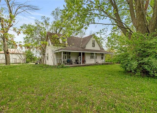 Property at 22111 S Old Town Dr, Peculiar, MO 64078, 3 beds, 2 baths