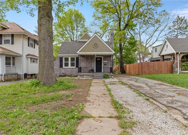Property at 1133 E 75th St, Kansas City, MO 64131, 3 beds, 2 baths