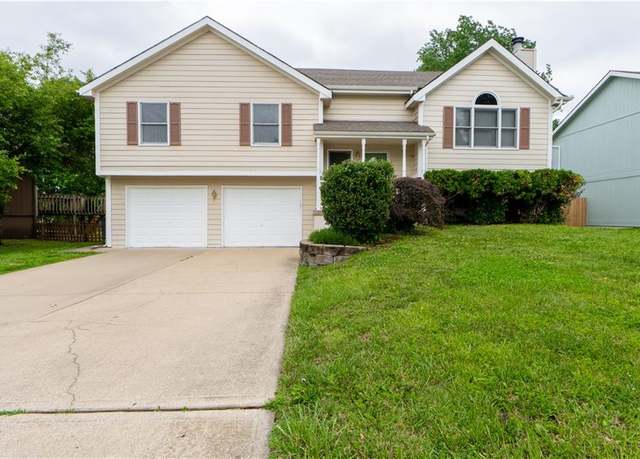 Property at 902 Minnie Ave, Belton, MO 64012, 3 beds, 2.5 baths