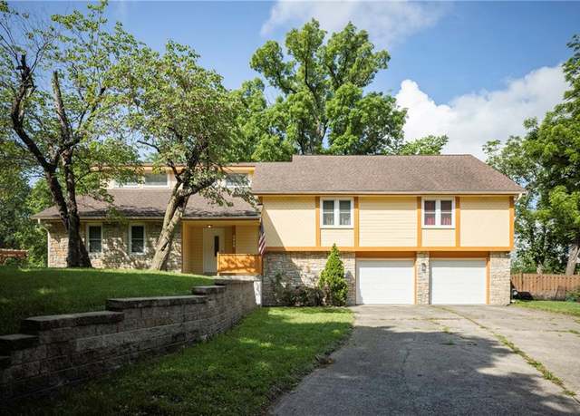 Property at 5926 N Chatham Ave, Kansas City, MO 64151, 3 beds, 2.5 baths