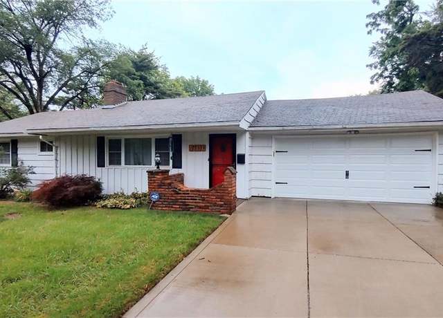 Property at 7717 Briar St, Prairie Village, KS 66208, 3 beds, 1.5 baths
