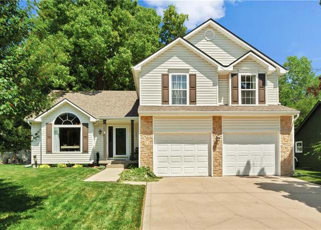 Property at 113 Harvard Dr, Blue Springs, MO 64014, 3 beds, 3 baths