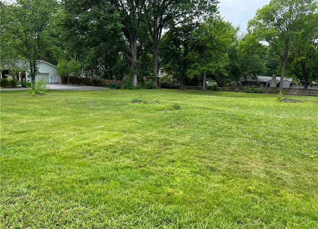 Property at 10036 Mission Rd, Overland Park, KS 66207