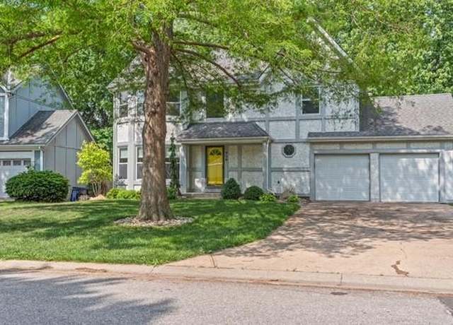 Property at 709 N Sunset St, Olathe, KS 66061, 3 beds, 3.5 baths