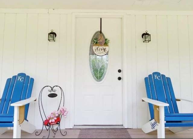 Property at 14587 166th St, Bonner Springs, KS 66012, 5 beds, 3 baths