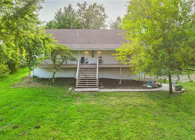 Property at 14587 166th St, Bonner Springs, KS 66012, 5 beds, 3 baths