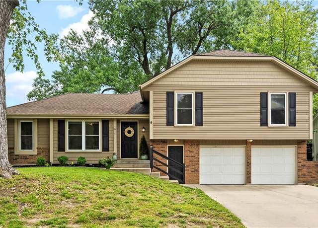 Property at 1014 SE 6th St, Lee's Summit, MO 64063, 3 beds, 3 baths
