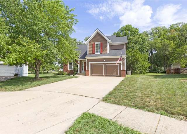 Property at 21480 W 121st St, Olathe, KS 66061, 3 beds, 3.5 baths
