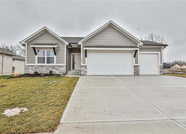 Property at 913 NW Crestwood Dr, Grain Valley, MO 64029, 3 beds, 2 baths