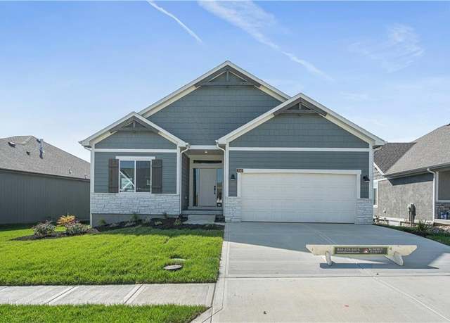 Property at 11135 N Crescent Ct, Kansas City, MO 64157, 3 beds, 3 baths