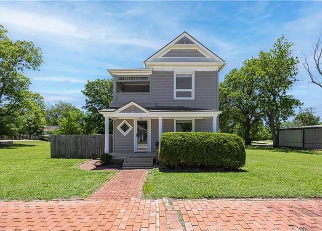 Property at 915 Main St, Neodesha, KS 66757, 4 beds, 2 baths