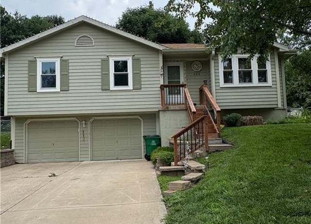 Property at 406 Crescent St, Lee's Summit, MO 64063, 3 beds, 2 baths