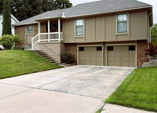 Property at 515 SE Colony Dr, Lee's Summit, MO 64063, 3 beds, 2.5 baths