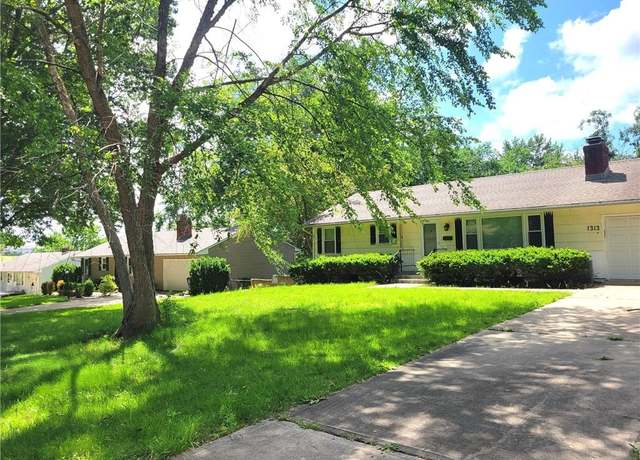Property at 1313 Skyline Dr, Grandview, MO 64030, 3 beds, 2 baths