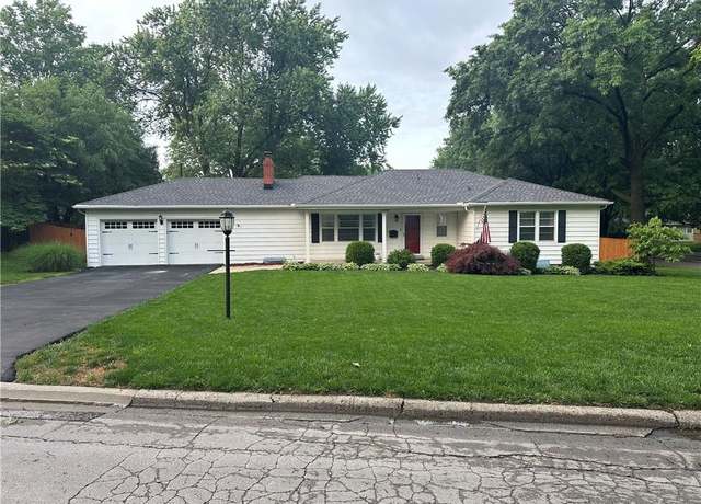 Property at 1009 W 97th St, Kansas City, MO 64114, 3 beds, 2 baths