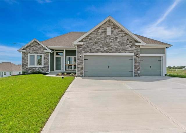 Property at 3707 NE 90th St, Kansas City, MO 64156, 3 beds, 2 baths