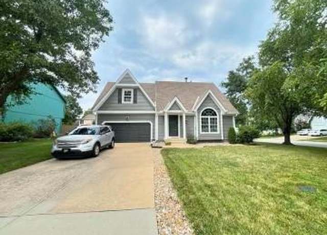 Property at 15018 W 146th St, Olathe, KS 66062, 5 beds, 3.5 baths