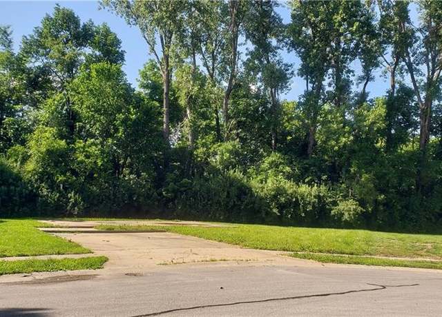 Property at 20 Cherry St, Liberty, MO 64068