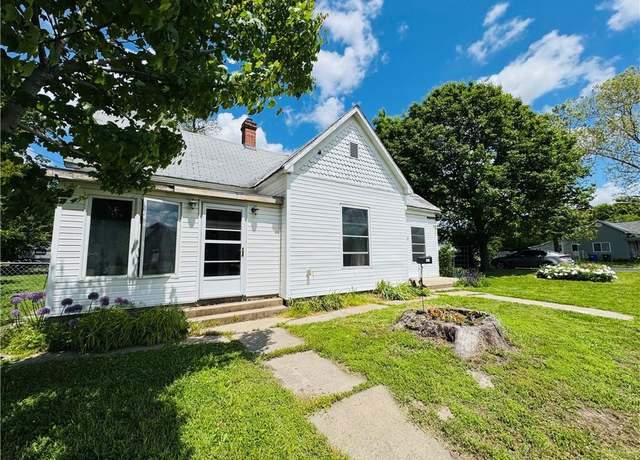 Property at 321 E Walnut St, Sedalia, MO 65301, 2 beds, 1 bath