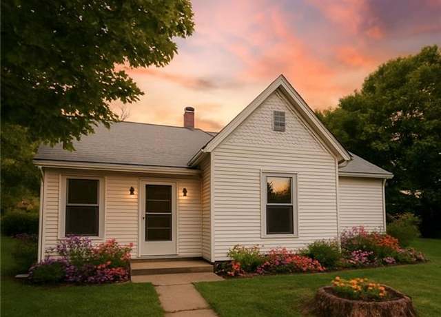 Property at 321 E Walnut St, Sedalia, MO 65301, 2 beds, 1 bath
