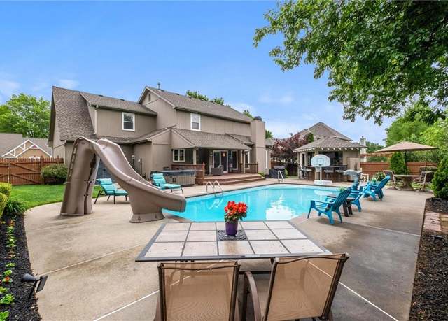 Property at 712 SW Benjamin Dr, Lee's Summit, MO 64081, 4 beds, 3.5 baths