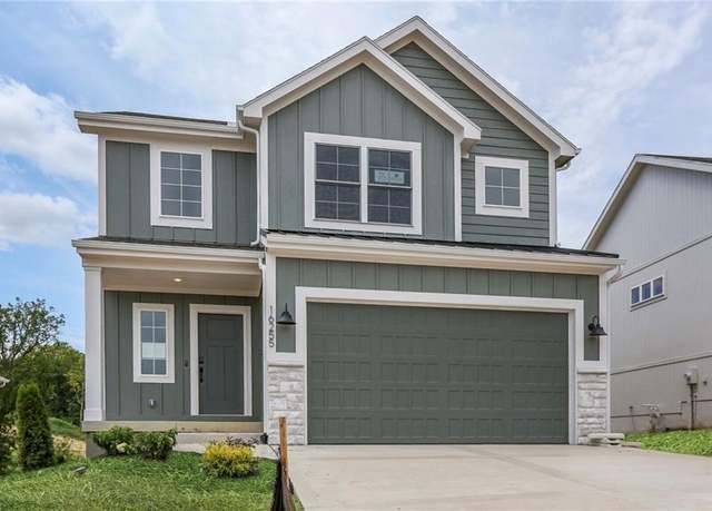 Property at 16255 Giorgia St, Parkville, MO 64152, 3 beds, 2.5 baths