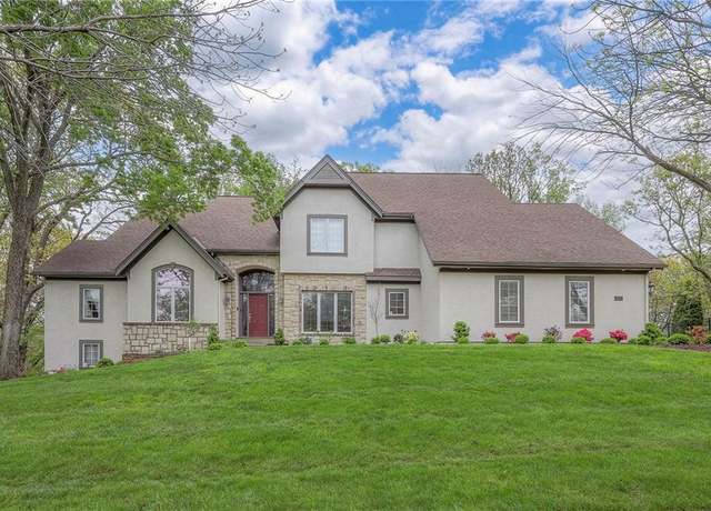 Property at 4411 N Mulberry Dr, Kansas City, MO 64116, 4 beds, 3.5 baths