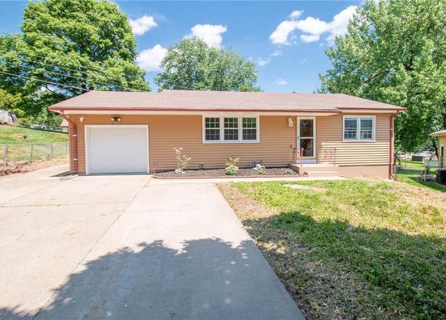 Property at 2711 Cedar St, St Joseph, MO 64503, 2 beds, 1.5 baths