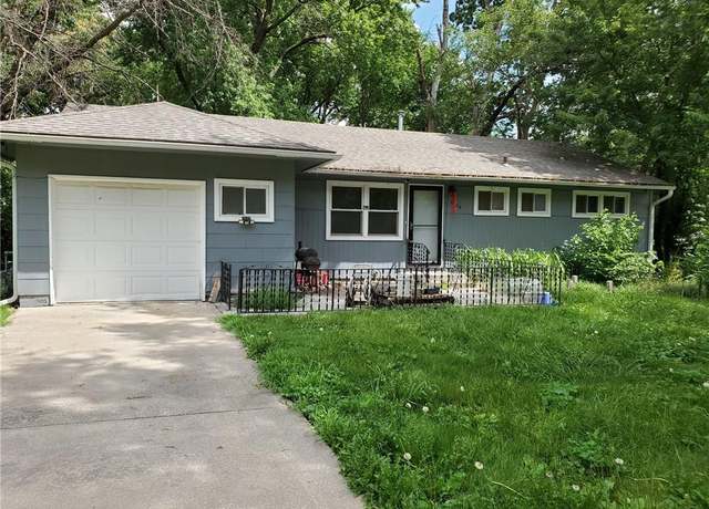 Property at 7904 E 112th St, Kansas City, MO 64134, 4 beds, 2 baths