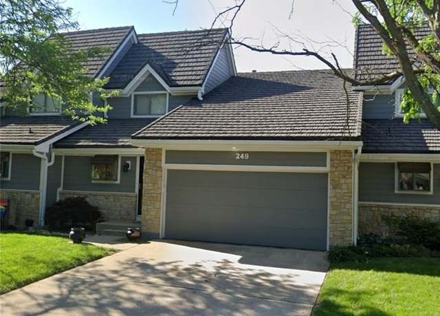 Property at 249 NE Edgewater Dr, Lee's Summit, MO 64064, 3 beds, 1.5 baths