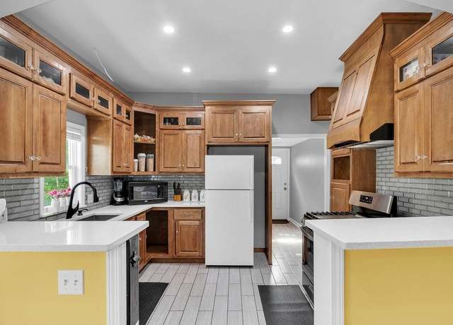 Property at 2636 Spruce St, Kansas City, MO 64127, 4 beds, 2 baths