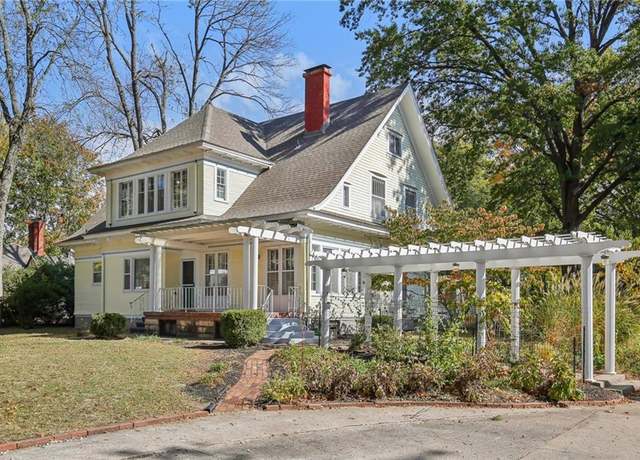 Property at 503 S 2nd St, Clinton, MO 64735, 4 beds, 3 baths