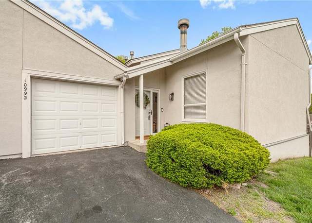 Property at 10992 Rosehill Rd, Overland Park, KS 66210, 2 beds, 1.5 baths