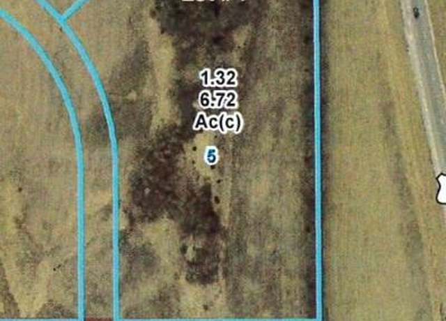 Property at 5415 N Pointe Dr, St Joseph, MO 64506