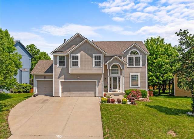 Property at 5405 Lakecrest Dr, Shawnee, KS 66218, 4 beds, 3.5 baths