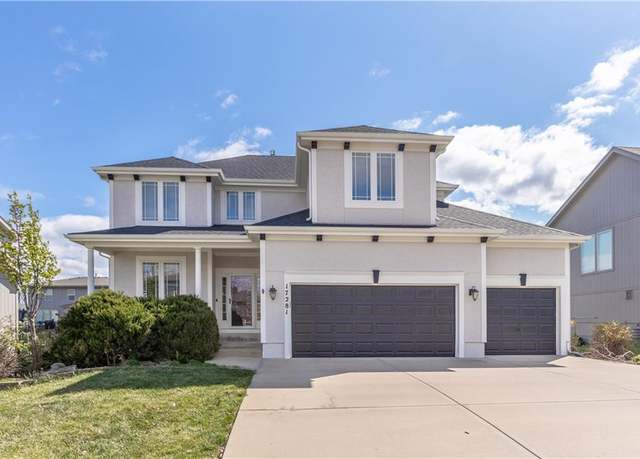 Property at 17281 S Kimble St, Olathe, KS 66062, 4 beds, 3.5 baths