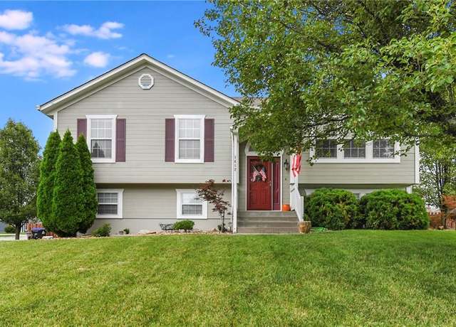 Property at 1412 Bradford Dr, Greenwood, MO 64034, 4 beds, 2.5 baths