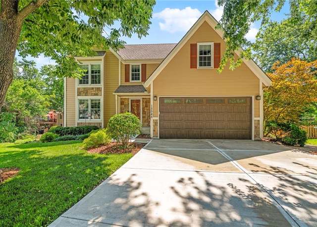 Property at 15545 W 81st St, Lenexa, KS 66219, 4 beds, 3.5 baths
