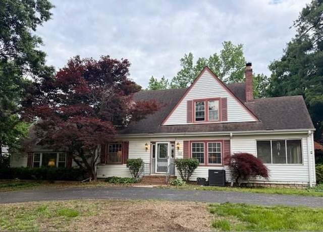 Property at 6415 W 83rd St, Overland Park, KS 66204, 3 beds, 1.5 baths