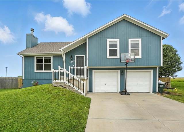 Property at 32655 W 174th Ter, Gardner, KS 66030, 3 beds, 2 baths