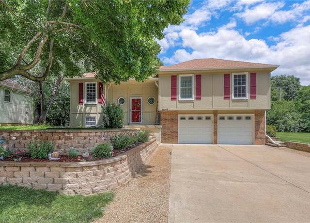 Property at 11140 W 77 St, Shawnee, KS 66214, 4 beds, 2.5 baths