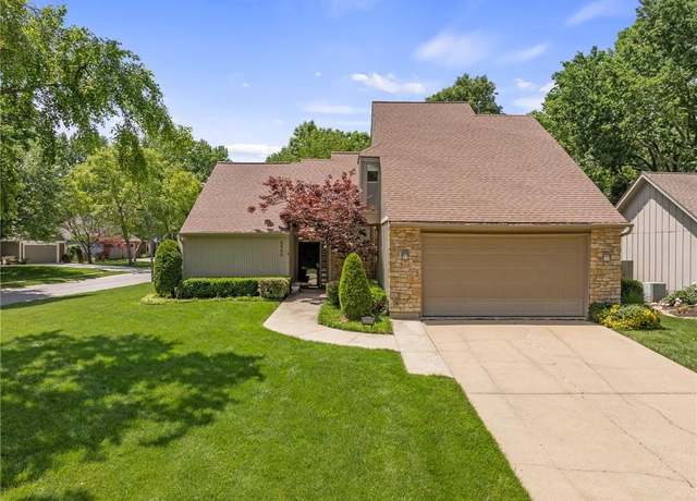 Property at 8940 Twilight Ln, Lenexa, KS 66219, 4 beds, 2.5 baths