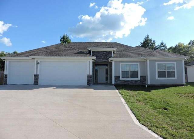 Property at 808 SE Sparrow Ct, Blue Springs, MO 64014, 3 beds, 2 baths