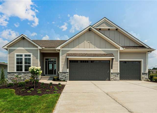 Property at 11434 S Montclaire Dr, Olathe, KS 66061, 4 beds, 3 baths