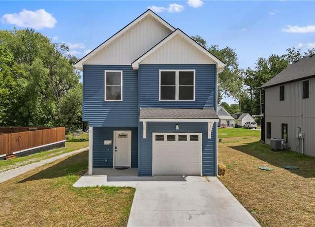 Property at 621 S Whitmer St, Richmond, MO 64085, 3 beds, 2.5 baths
