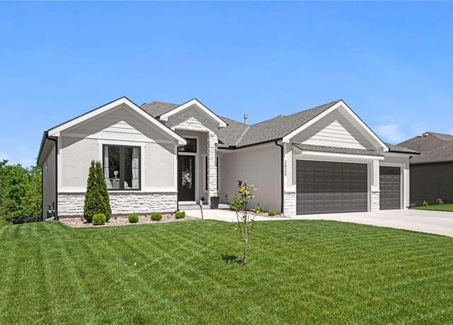 Property at 2625 SW Carlton Dr, Lee's Summit, MO 64082, 4 beds, 3.5 baths