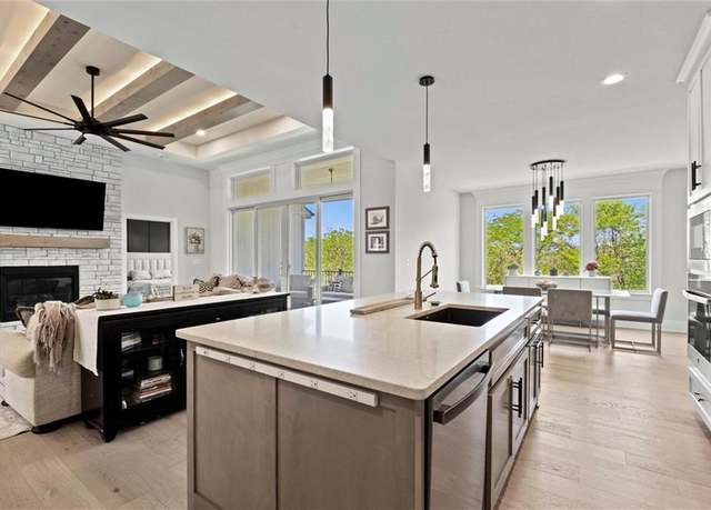 Property at 2625 SW Carlton Dr, Lee's Summit, MO 64082, 4 beds, 3.5 baths