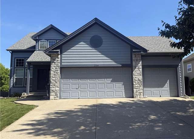 Property at 2133 W Ferrel Dr, Olathe, KS 66061, 3 beds, 2.5 baths