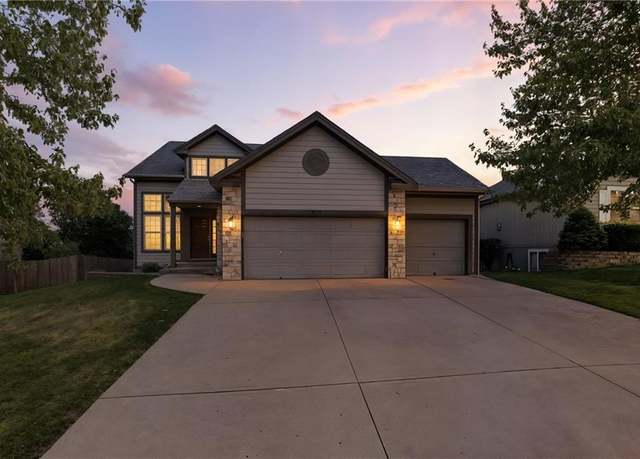 Property at 2133 W Ferrel Dr, Olathe, KS 66061, 3 beds, 2.5 baths