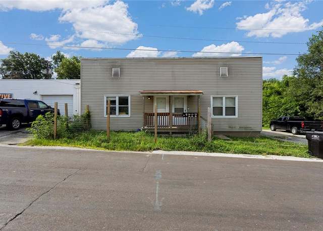 Property at 9711 E 18th St S, Independence, MO 64052, 5 beds, 4 baths